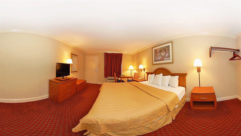 Greenville Inn & Suites Екстер'єр фото